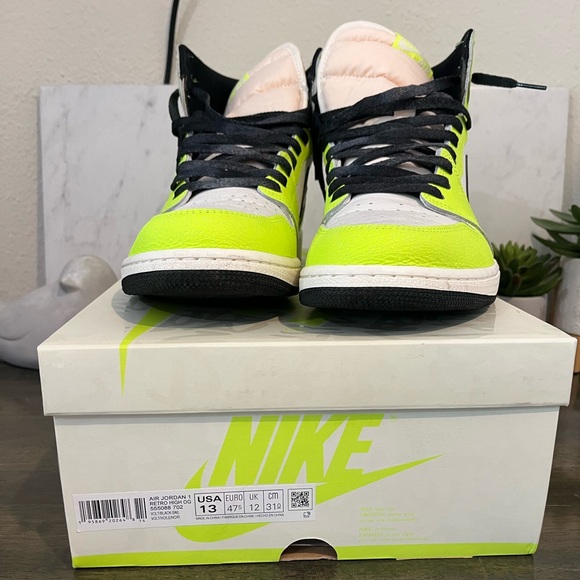 Nike Air Jordan 1 Retro High OG Volt Visionaire - Picture 10 of 10